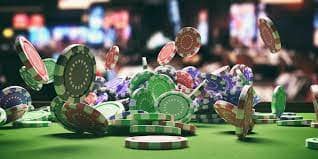 Antarmuka aplikasi mobile marinaslot menampilkan meja kasino langsung dan pasar sportsbook